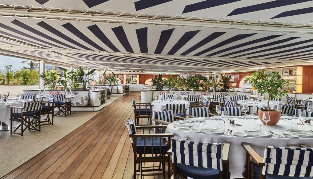 Bar-de-la-plage-Le Majestic-Cannes